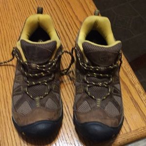 Keen hiking shoes size 8